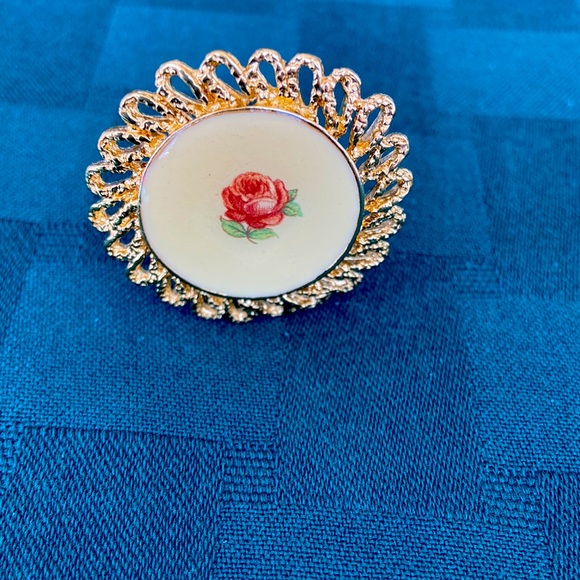 Jewelry - Vintage sweater clip with rose